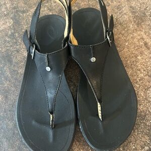 Olukai Eheu size 8 women's black sandals